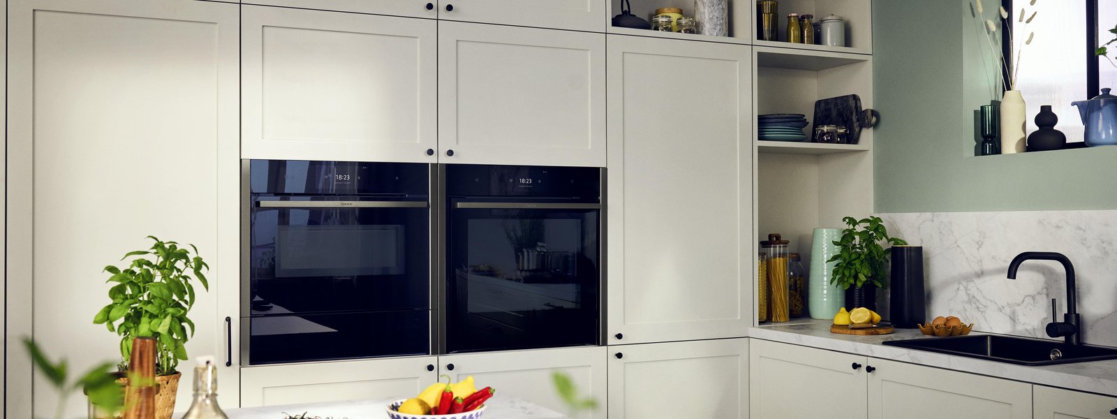 012_Neff_BigLaunches_2023_CoreRange_Oven_Slide_Hide_13903_GG-min