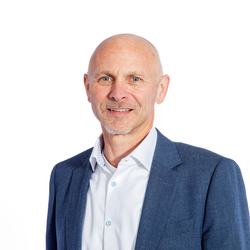 DL headshot (1)
