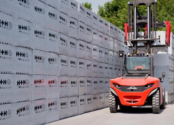 Yard and forklift_RETOUCH (002)