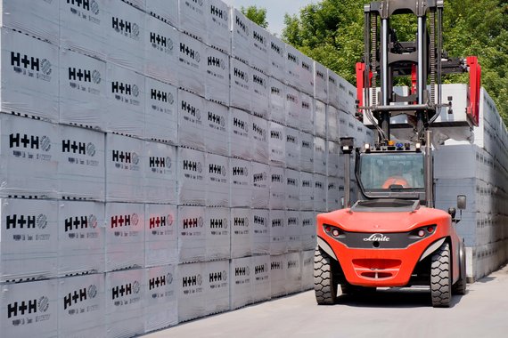 Yard and forklift_RETOUCH (002)